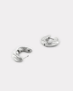 ESSĒN Earrings Recycled 925 Sterling Silver The Huggie Earrings - Silver