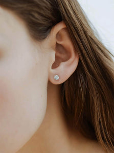 Monarc Jewellery Earrings Single Coeur Solitaire Diamond Earrings Monarc Jewellery Coeur Solitaire Diamond Earrings
