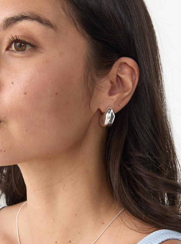 Figure Hoops – Nina Gordon